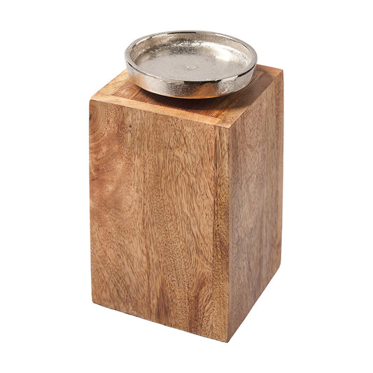Kerzenhalter aus Aluminium auf Holzfuß